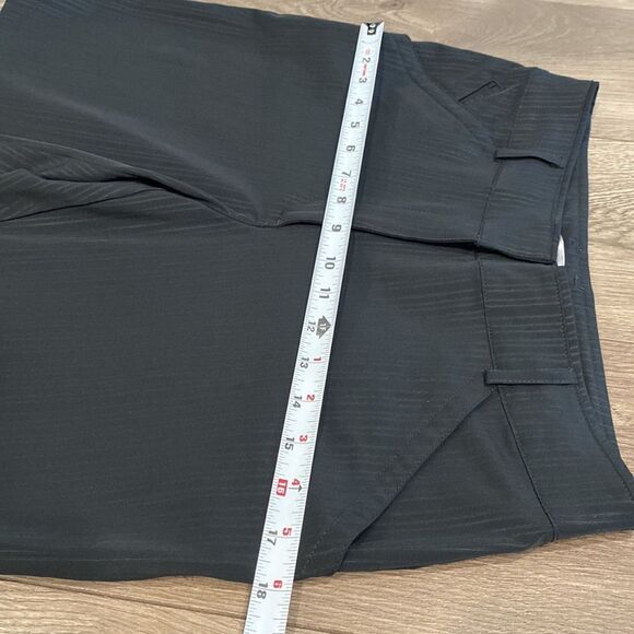 Nike Golf 10”‎ Bermuda Black Pinstripe Stretch Shorts Size 4 - Picture 8 of 12